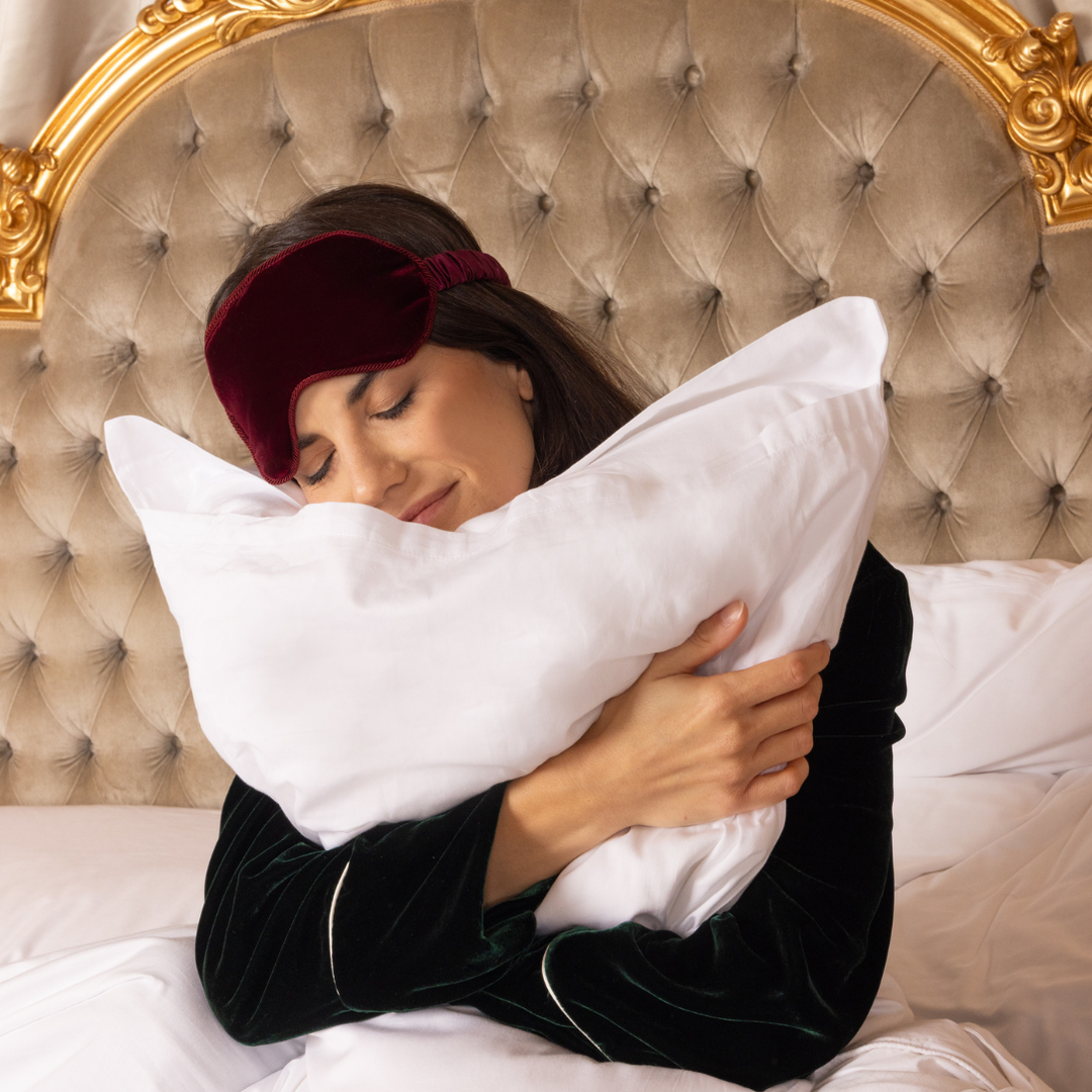 Farnese Eye Mask (Red)